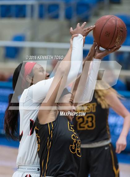 Thumbnail 2 in Plano East vs. Wagner (NISD Tournament Championship) photogallery.