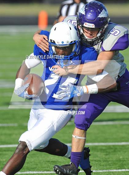Thumbnail 2 in Bonham vs Wills Point (4A Division 2 Region 2 bi-district) photogallery.