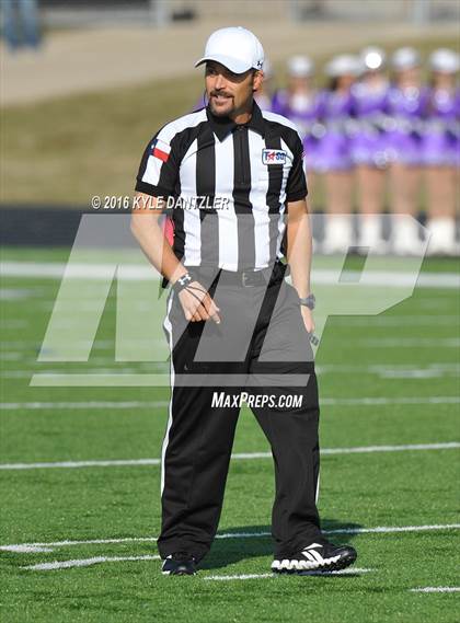 Thumbnail 2 in Bonham vs Wills Point (4A Division 2 Region 2 bi-district) photogallery.
