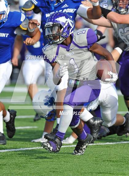 Thumbnail 2 in Bonham vs Wills Point (4A Division 2 Region 2 bi-district) photogallery.