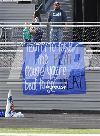 Thumbnail 2 in Bonham vs Wills Point (4A Division 2 Region 2 bi-district) photogallery.