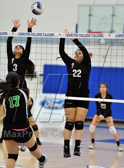 Thumbnail 1 in Bishop Conaty-Loretto vs Pomona Catholic (CIF SS D5AA Final) photogallery.