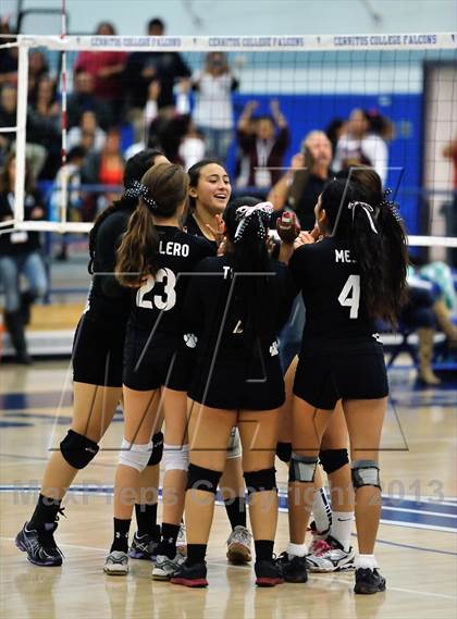 Thumbnail 2 in Bishop Conaty-Loretto vs Pomona Catholic (CIF SS D5AA Final) photogallery.