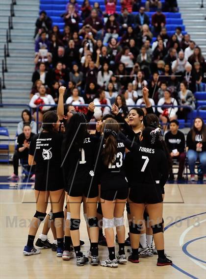 Thumbnail 3 in Bishop Conaty-Loretto vs Pomona Catholic (CIF SS D5AA Final) photogallery.