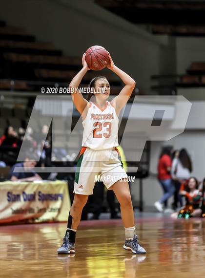 Thumbnail 3 in Arvin vs. Porterville (CIF D3 Central Section Championship) photogallery.