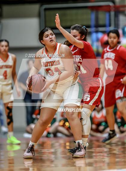 Thumbnail 3 in Arvin vs. Porterville (CIF D3 Central Section Championship) photogallery.