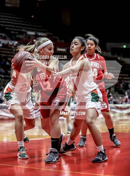 Thumbnail 2 in Arvin vs. Porterville (CIF D3 Central Section Championship) photogallery.