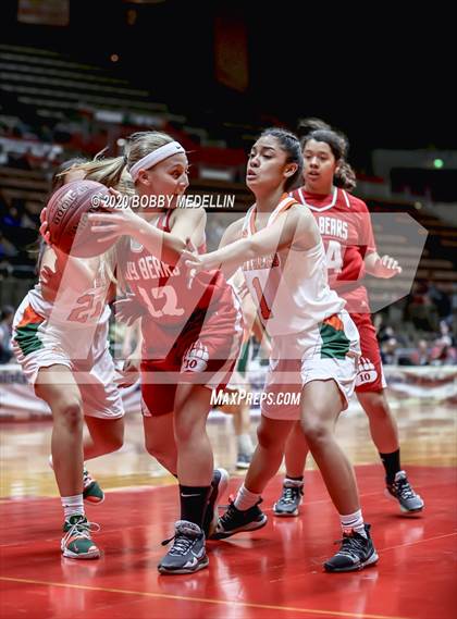 Thumbnail 1 in Arvin vs. Porterville (CIF D3 Central Section Championship) photogallery.