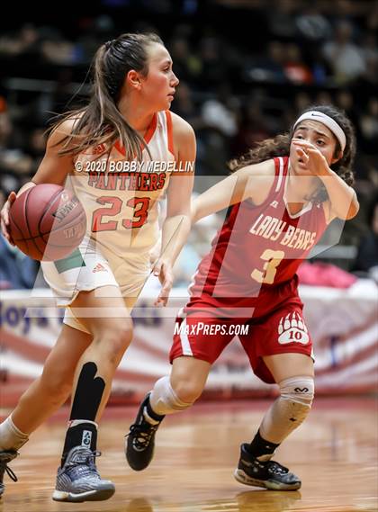 Thumbnail 3 in Arvin vs. Porterville (CIF D3 Central Section Championship) photogallery.