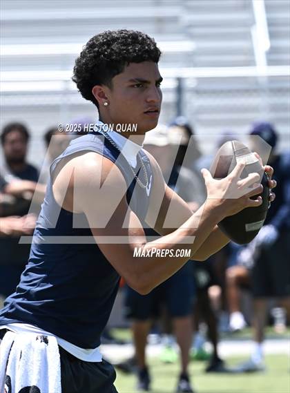 Thumbnail 2 in St. John Bosco vs. Servite (Brave 8 Invitational) photogallery.
