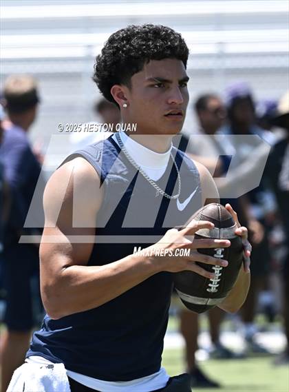 Thumbnail 3 in St. John Bosco vs. Servite (Brave 8 Invitational) photogallery.
