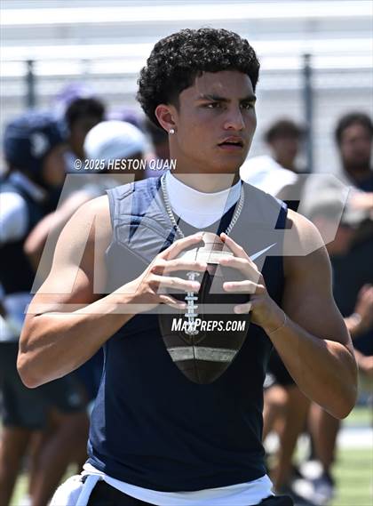 Thumbnail 1 in St. John Bosco vs. Servite (Brave 8 Invitational) photogallery.