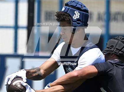 Thumbnail 1 in St. John Bosco vs. Servite (Brave 8 Invitational) photogallery.