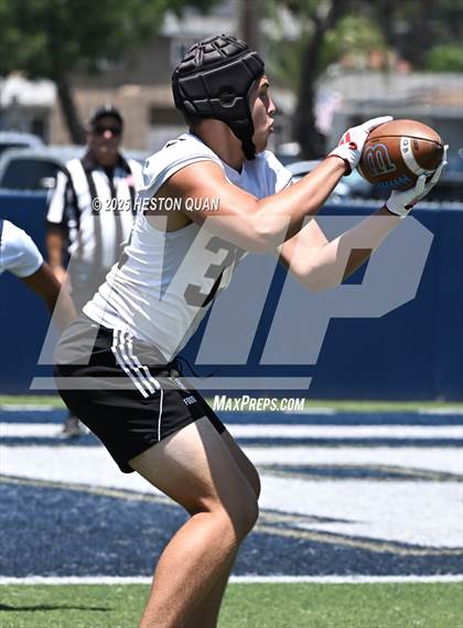 Thumbnail 1 in St. John Bosco vs. Servite (Brave 8 Invitational) photogallery.