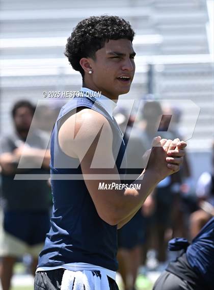 Thumbnail 1 in St. John Bosco vs. Servite (Brave 8 Invitational) photogallery.