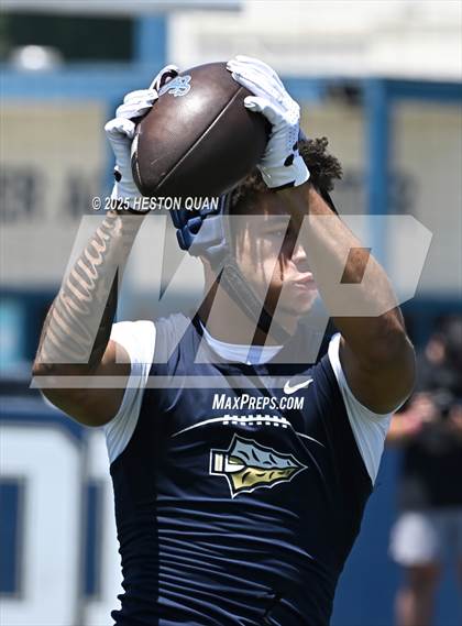 Thumbnail 2 in St. John Bosco vs. Servite (Brave 8 Invitational) photogallery.