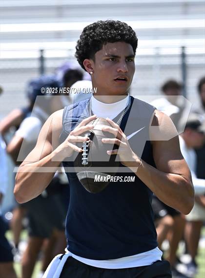 Thumbnail 2 in St. John Bosco vs. Servite (Brave 8 Invitational) photogallery.