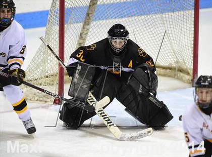 Thumbnail 3 in Daniel Hand vs. Amity Regional (CIAC DII Final) photogallery.