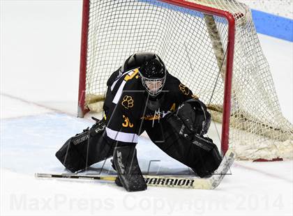 Thumbnail 1 in Daniel Hand vs. Amity Regional (CIAC DII Final) photogallery.