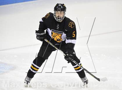 Thumbnail 3 in Daniel Hand vs. Amity Regional (CIAC DII Final) photogallery.
