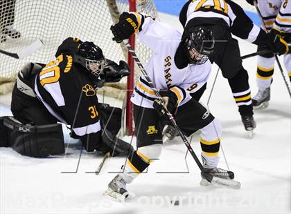 Thumbnail 3 in Daniel Hand vs. Amity Regional (CIAC DII Final) photogallery.