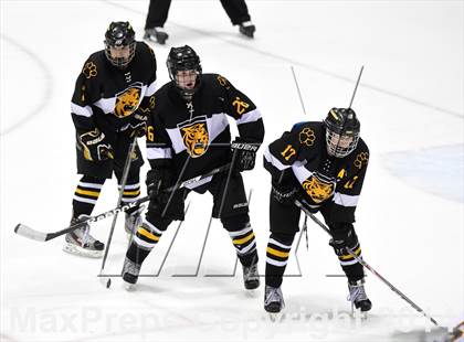 Thumbnail 2 in Daniel Hand vs. Amity Regional (CIAC DII Final) photogallery.