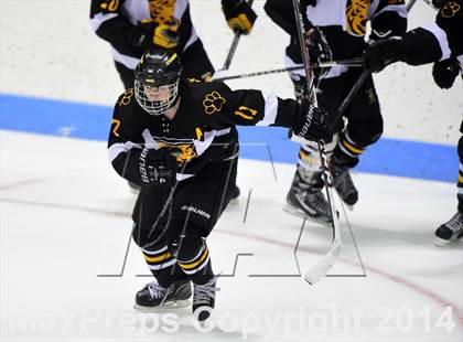 Thumbnail 2 in Daniel Hand vs. Amity Regional (CIAC DII Final) photogallery.