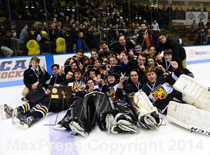 Thumbnail 3 in Daniel Hand vs. Amity Regional (CIAC DII Final) photogallery.