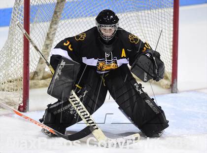 Thumbnail 3 in Daniel Hand vs. Amity Regional (CIAC DII Final) photogallery.