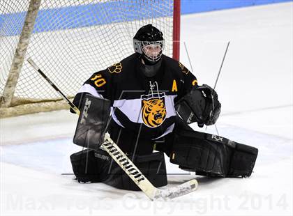 Thumbnail 3 in Daniel Hand vs. Amity Regional (CIAC DII Final) photogallery.