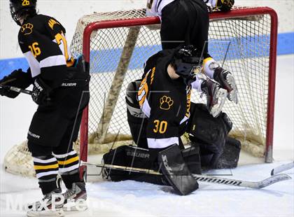 Thumbnail 3 in Daniel Hand vs. Amity Regional (CIAC DII Final) photogallery.