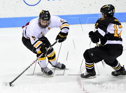 Thumbnail 2 in Daniel Hand vs. Amity Regional (CIAC DII Final) photogallery.