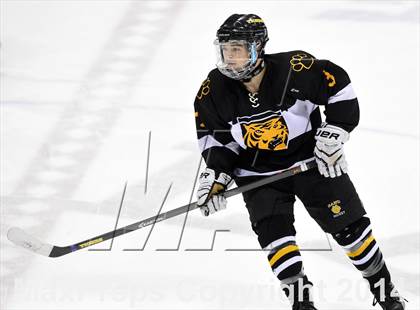 Thumbnail 2 in Daniel Hand vs. Amity Regional (CIAC DII Final) photogallery.