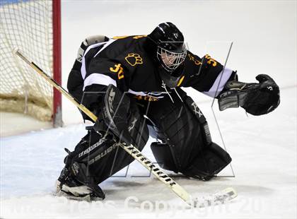 Thumbnail 2 in Daniel Hand vs. Amity Regional (CIAC DII Final) photogallery.