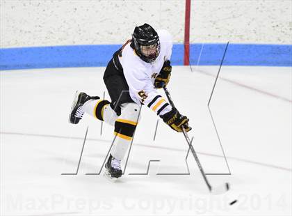 Thumbnail 2 in Daniel Hand vs. Amity Regional (CIAC DII Final) photogallery.
