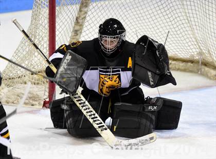 Thumbnail 2 in Daniel Hand vs. Amity Regional (CIAC DII Final) photogallery.