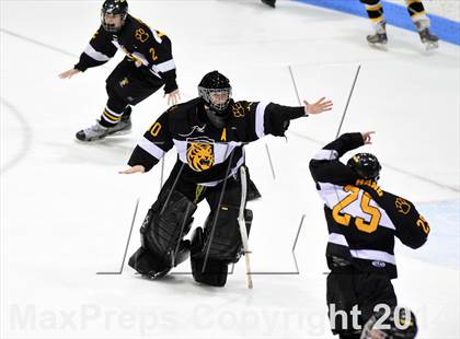 Thumbnail 3 in Daniel Hand vs. Amity Regional (CIAC DII Final) photogallery.