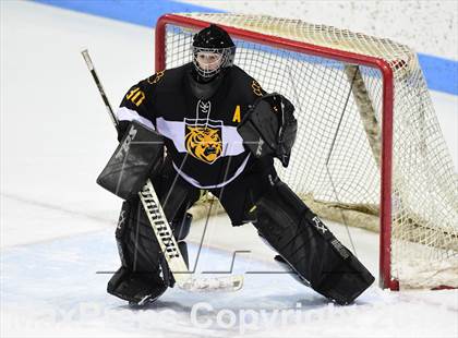 Thumbnail 3 in Daniel Hand vs. Amity Regional (CIAC DII Final) photogallery.