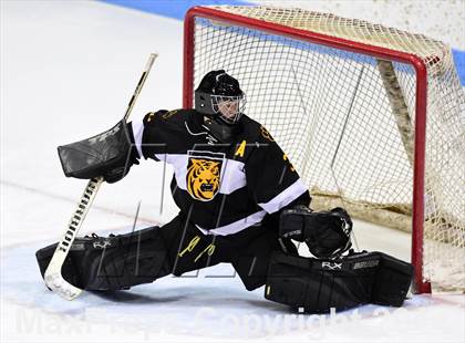 Thumbnail 3 in Daniel Hand vs. Amity Regional (CIAC DII Final) photogallery.