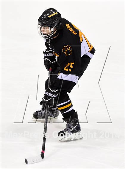 Thumbnail 3 in Daniel Hand vs. Amity Regional (CIAC DII Final) photogallery.