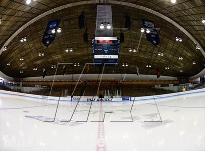 Thumbnail 3 in Daniel Hand vs. Amity Regional (CIAC DII Final) photogallery.