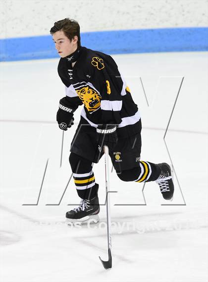 Thumbnail 2 in Daniel Hand vs. Amity Regional (CIAC DII Final) photogallery.