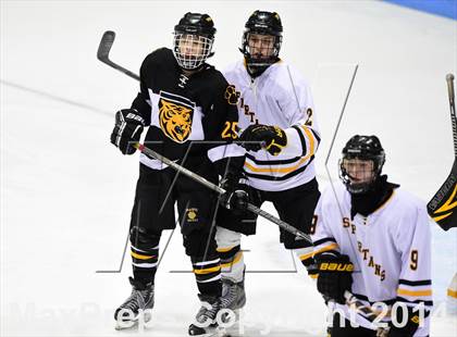Thumbnail 1 in Daniel Hand vs. Amity Regional (CIAC DII Final) photogallery.