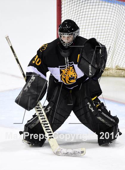 Thumbnail 3 in Daniel Hand vs. Amity Regional (CIAC DII Final) photogallery.
