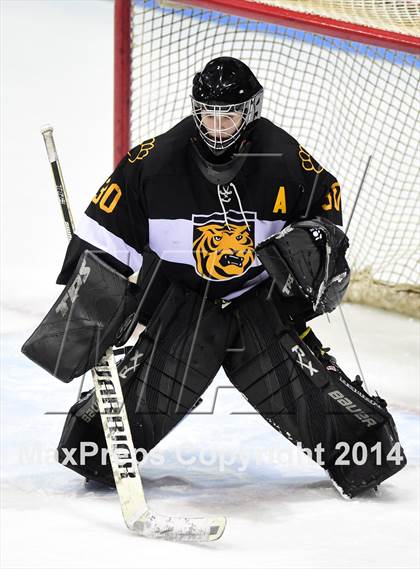 Thumbnail 2 in Daniel Hand vs. Amity Regional (CIAC DII Final) photogallery.