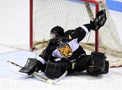 Thumbnail 3 in Daniel Hand vs. Amity Regional (CIAC DII Final) photogallery.