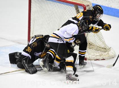 Thumbnail 3 in Daniel Hand vs. Amity Regional (CIAC DII Final) photogallery.
