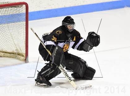 Thumbnail 2 in Daniel Hand vs. Amity Regional (CIAC DII Final) photogallery.