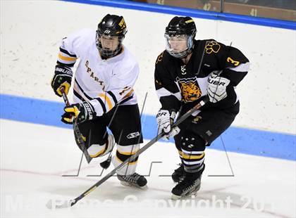 Thumbnail 1 in Daniel Hand vs. Amity Regional (CIAC DII Final) photogallery.