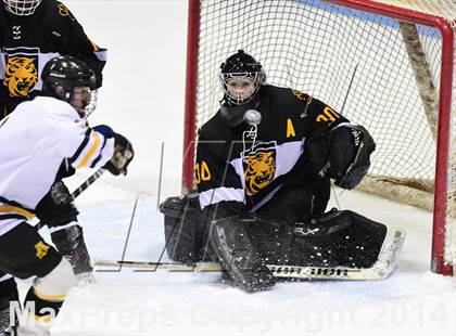 Thumbnail 1 in Daniel Hand vs. Amity Regional (CIAC DII Final) photogallery.